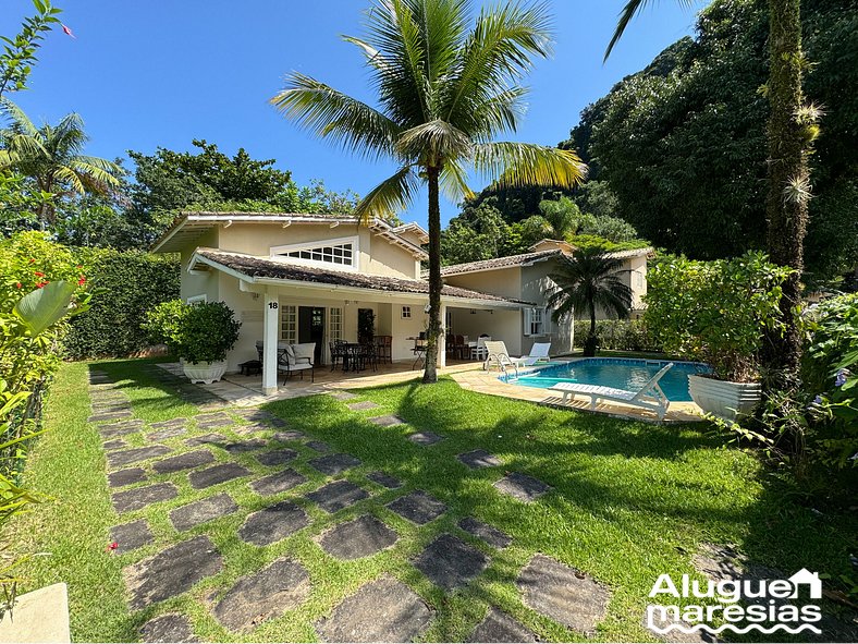 Casa com Piscina Privativa a 150m da Praia de Pauba