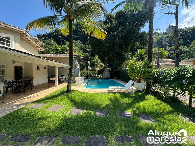 Casa com Piscina Privativa a 150m da Praia de Pauba