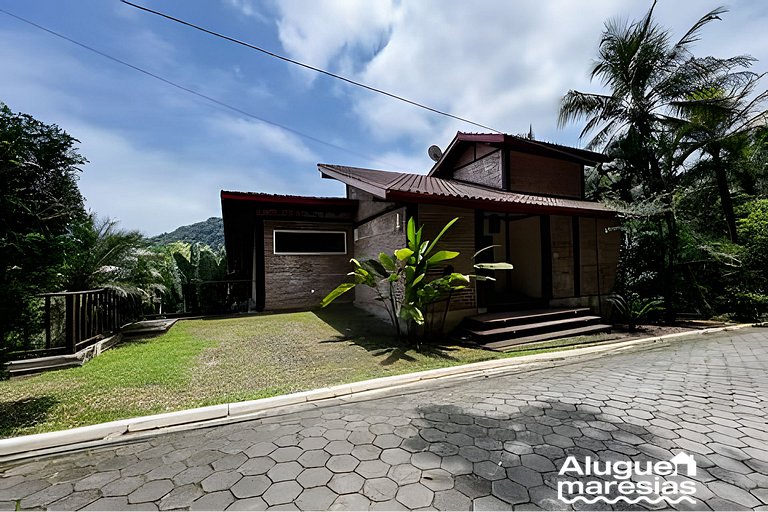 Private pool, 3 air-conditioned suites